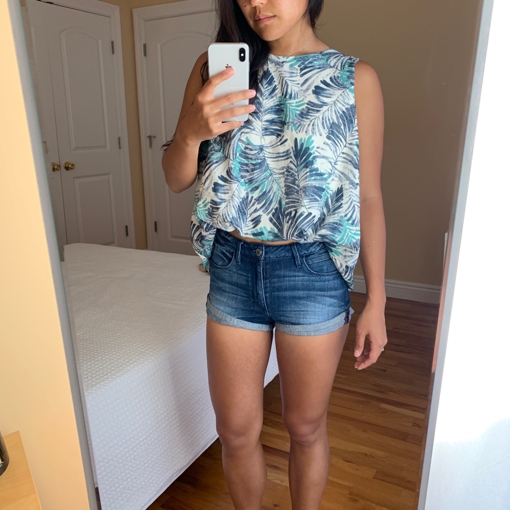 Tropical Leaf Print Hi-Lo Tank Top